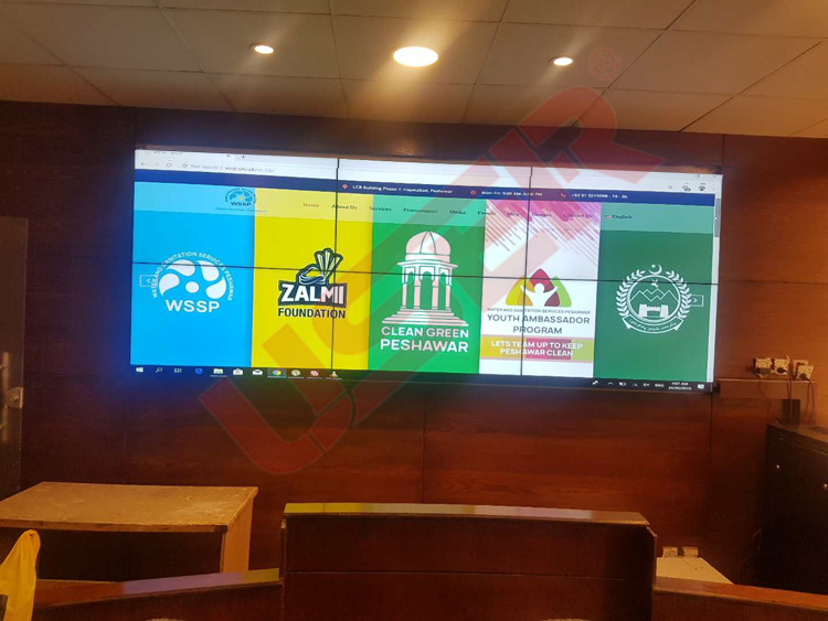 液晶拼接屏液壓前維護支架的工作原理是什么？